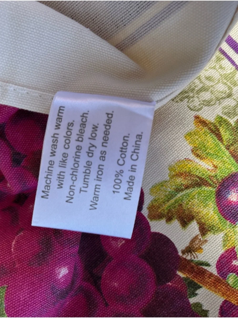 Michel Design Works Grape Print Kitchen Tea Towel Vineyard 100% Cotton Merlot